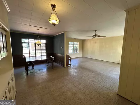 Living - 609 Cherokee Rd, Lagrange, GA 30240 photo 3 of 6