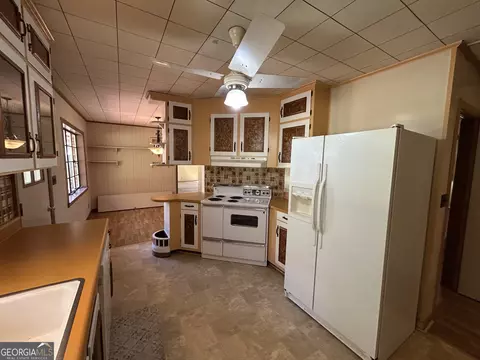 Kitchen - 609 Cherokee Rd, Lagrange, GA 30240 photo 3 of 4