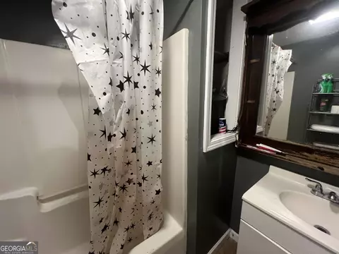 Bath - 2 New St, Lagrange, GA 30241 photo 2 of 2
