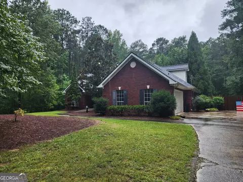 520 W Lake Dr, Oxford, GA 30054