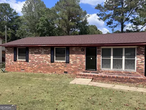 213 Martin Luther King Jr Dr, Valley, AL 36854