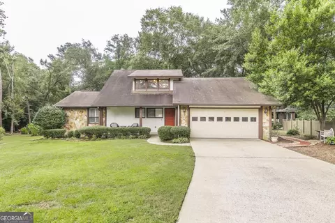102 Sweetwater Ct, Warner Robins, GA 31088