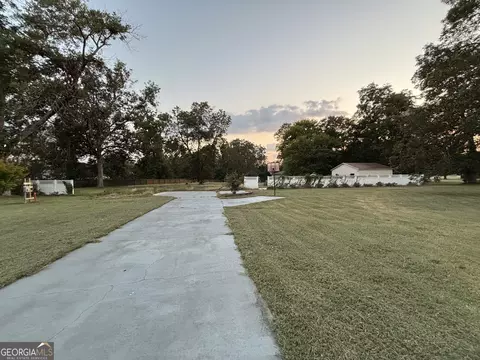 140 Racetrack Dr, Cochran, GA 31014