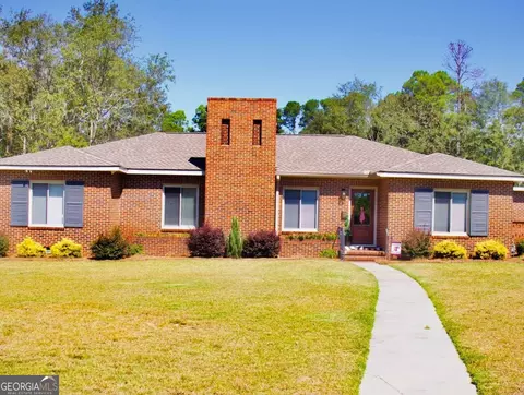 128 E Leo Trapnell Ave, Lyons, GA 30436