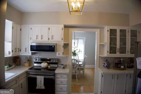 Kitchen - 128 E Leo Trapnell Ave, Lyons, GA 30436 photo 2 of 4