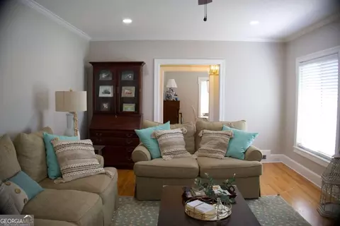 Living - 128 E Leo Trapnell Ave, Lyons, GA 30436 photo 2 of 3