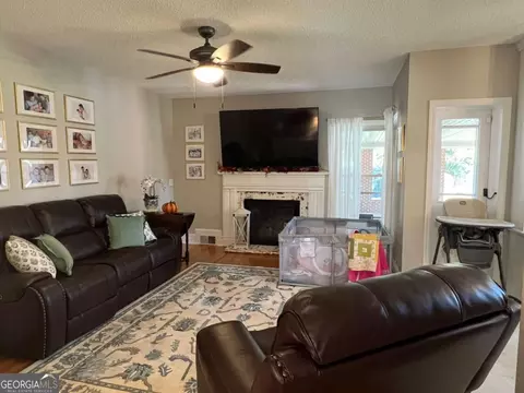 Living - 128 E Leo Trapnell Ave, Lyons, GA 30436 photo 1 of 3