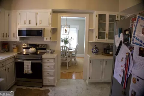 Kitchen - 128 E Leo Trapnell Ave, Lyons, GA 30436 photo 3 of 4