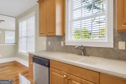 Kitchen - 1566 Rolling Meadows Dr, Mcdonough, GA 30253 photo 4 of 4