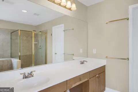 Bath - 1566 Rolling Meadows Dr, Mcdonough, GA 30253 photo 2 of 3