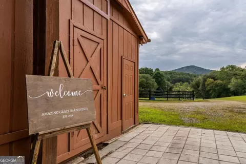 86 Stable Gate Dr, Blairsville, GA 30512