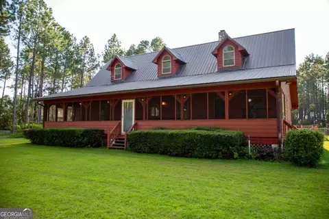 5495 Cross Rd, Broxton, GA 31519