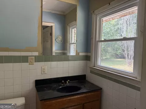 Bath - 965 Nelson St, Jackson, GA 30233 photo 1 of 2
