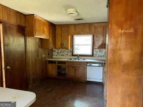 Kitchen - 965 Nelson St, Jackson, GA 30233 photo 1 of 2