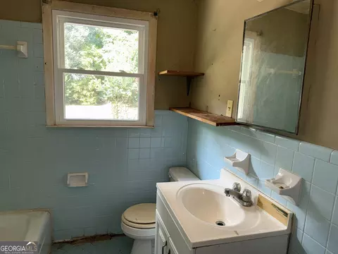 Bath - 965 Nelson St, Jackson, GA 30233 photo 2 of 2