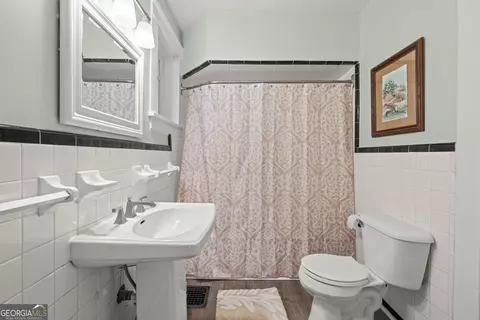 Bath - 1209 Vernon St, Lagrange, GA 30240 photo 2 of 2