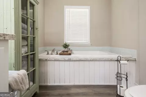 Bath - 2702 Ware St, Blackshear, GA 31516 photo 5 of 6