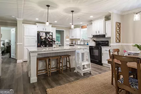 Kitchen - 2702 Ware St, Blackshear, GA 31516 photo 3 of 4
