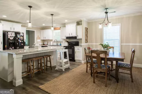 Dining - 2702 Ware St, Blackshear, GA 31516 photo 2 of 2