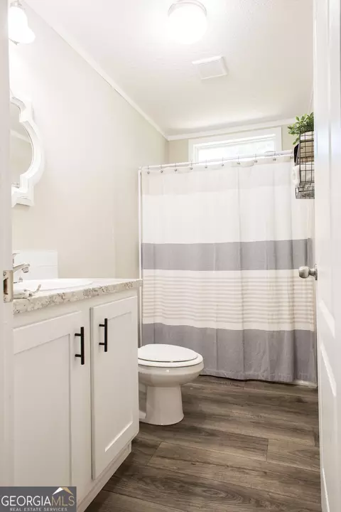 Bath - 2702 Ware St, Blackshear, GA 31516 photo 1 of 6