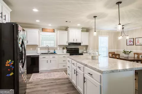 Kitchen - 2702 Ware St, Blackshear, GA 31516 photo 1 of 4