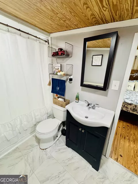Bath - 282 Wilcox Rd, Lagrange, GA 30241 photo 2 of 2