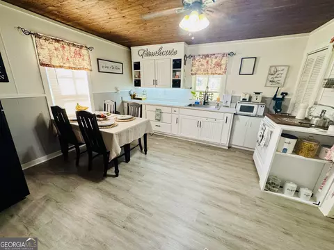 Kitchen - 282 Wilcox Rd, Lagrange, GA 30241 photo 5 of 8