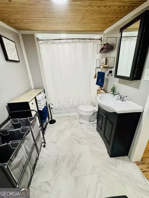 Bath - 282 Wilcox Rd, Lagrange, GA 30241 photo 1 of 2