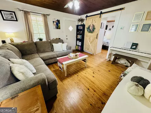 Living - 282 Wilcox Rd, Lagrange, GA 30241 photo 2 of 4