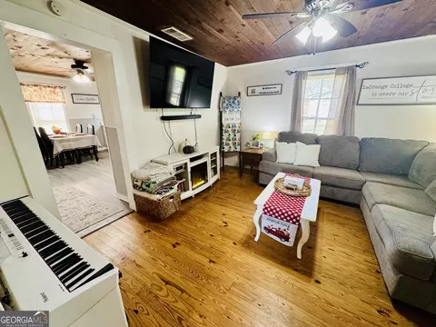 Living - 282 Wilcox Rd, Lagrange, GA 30241 photo 1 of 4