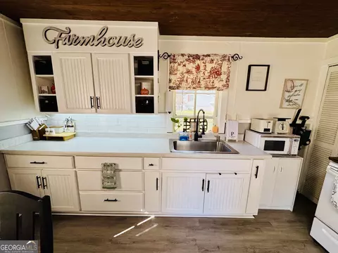 Kitchen - 282 Wilcox Rd, Lagrange, GA 30241 photo 3 of 8
