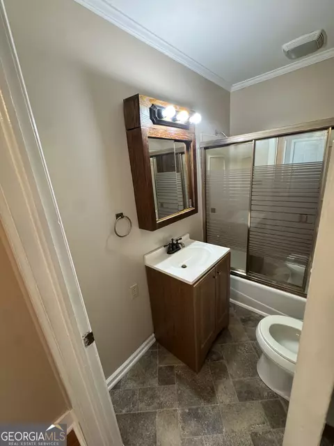 Bath - 812 Elm St, Lagrange, GA 30240 photo 1 of 3