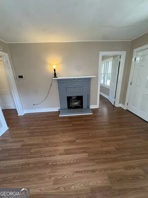 Living - 812 Elm St, Lagrange, GA 30240 photo 2 of 4