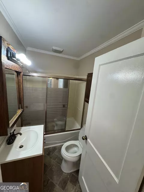 Bath - 812 Elm St, Lagrange, GA 30240 photo 2 of 3