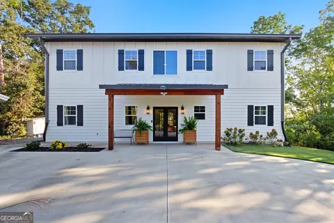 Exterior - 929 Crescent Dr, Toccoa, GA 30577 photo 2 of 15