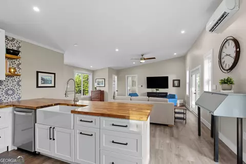 Kitchen - 929 Crescent Dr, Toccoa, GA 30577 photo 2 of 4