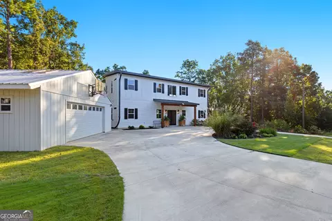 Exterior - 929 Crescent Dr, Toccoa, GA 30577 photo 3 of 15