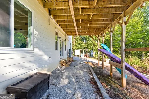 Exterior - 929 Crescent Dr, Toccoa, GA 30577 photo 8 of 15
