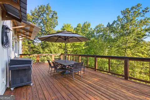 Exterior - 929 Crescent Dr, Toccoa, GA 30577 photo 5 of 15