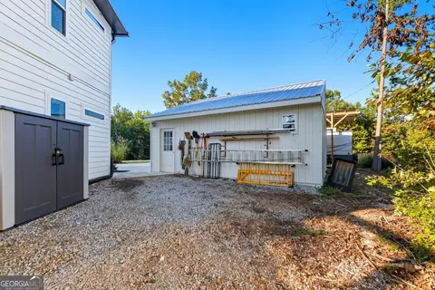 Exterior - 929 Crescent Dr, Toccoa, GA 30577 photo 7 of 15