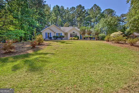 68 Winchester Dr, Sharpsburg, GA 30277
