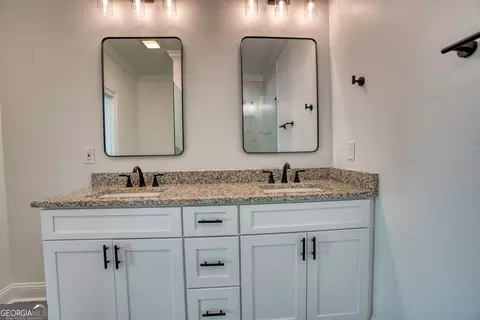 Bath - 138 Eighth Ave #25, Rome, GA 30161 photo 3 of 6