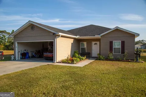 469 Lakeside Cir, Baxley, GA 31513