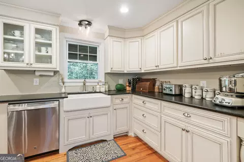 Kitchen - 1905 Johnson Rd, Macon, GA 31220 photo 9 of 12