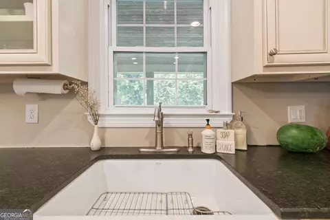 Kitchen - 1905 Johnson Rd, Macon, GA 31220 photo 5 of 12