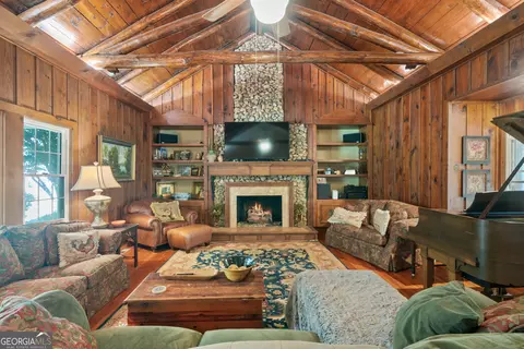Living - 1905 Johnson Rd, Macon, GA 31220 photo 2 of 6