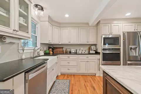 Kitchen - 1905 Johnson Rd, Macon, GA 31220 photo 4 of 12