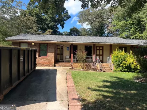 6122 Hillpine Dr, Douglasville, GA 30135