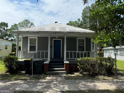 737 E 37th St, Savannah, GA 31401