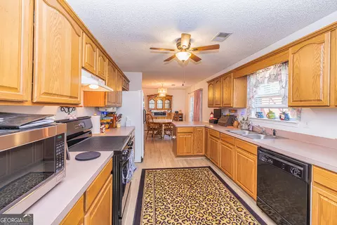 Kitchen - 1190 Jackson Lake Rd, Jackson, GA 30233 photo 2 of 2